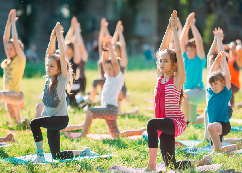 Joga na lekcji WF-u